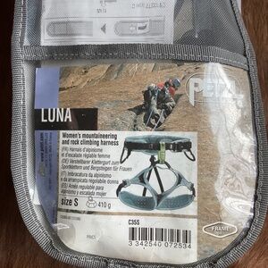 Petzl Brand New With Tags Women’s Rock Climbing Harness Luna